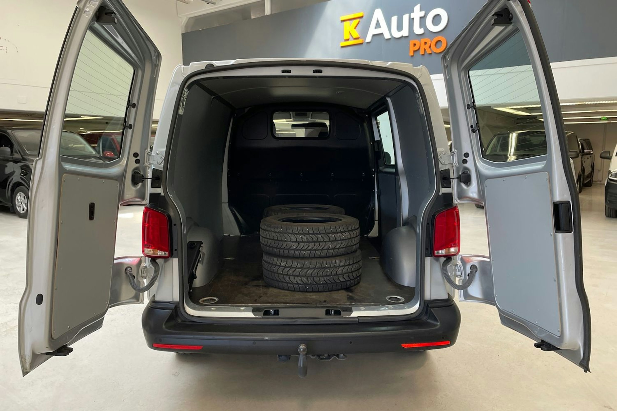 hopea Volkswagen Transporter 2021 kuva 18.