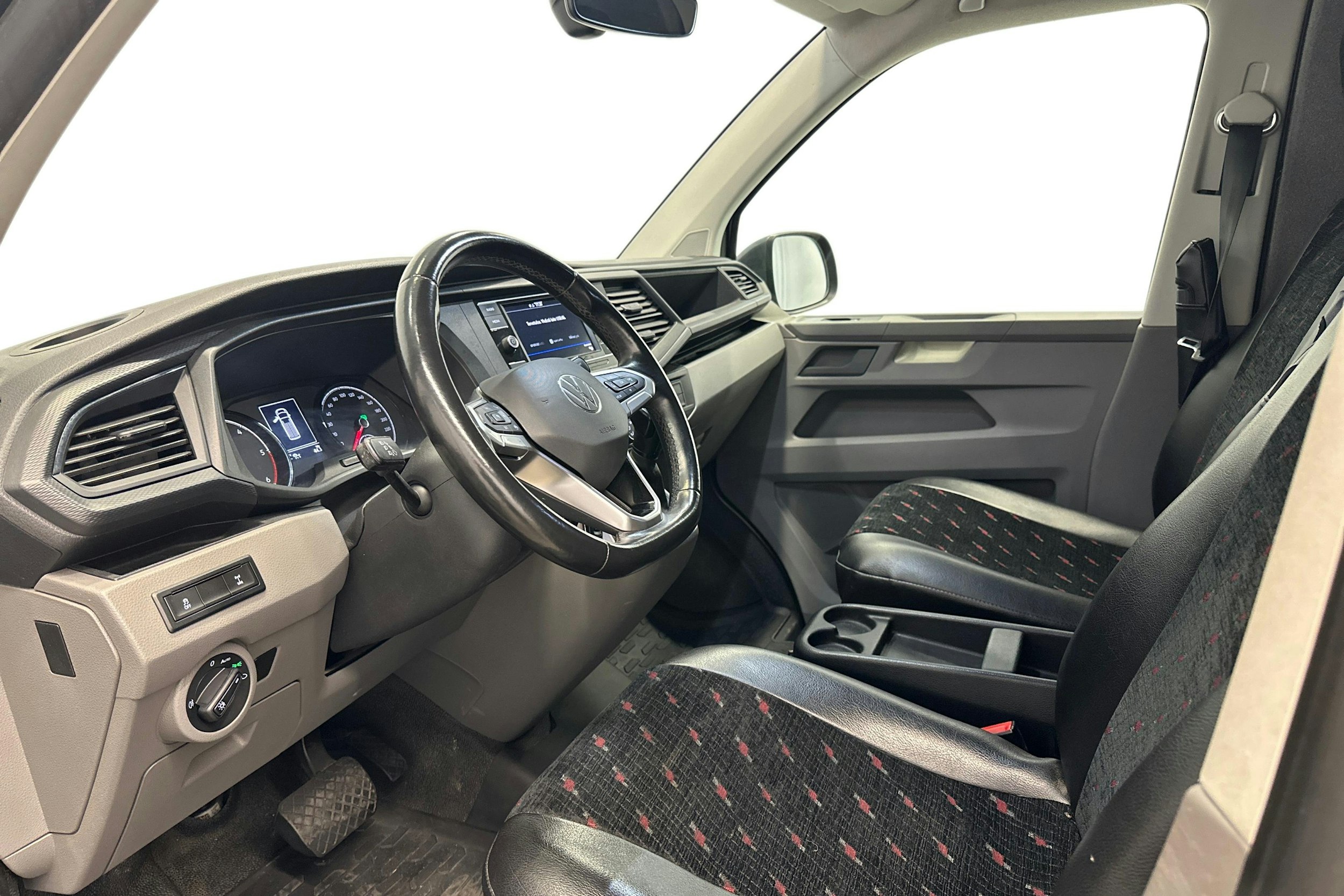 harmaa Volkswagen Transporter 2021 kuva 6.