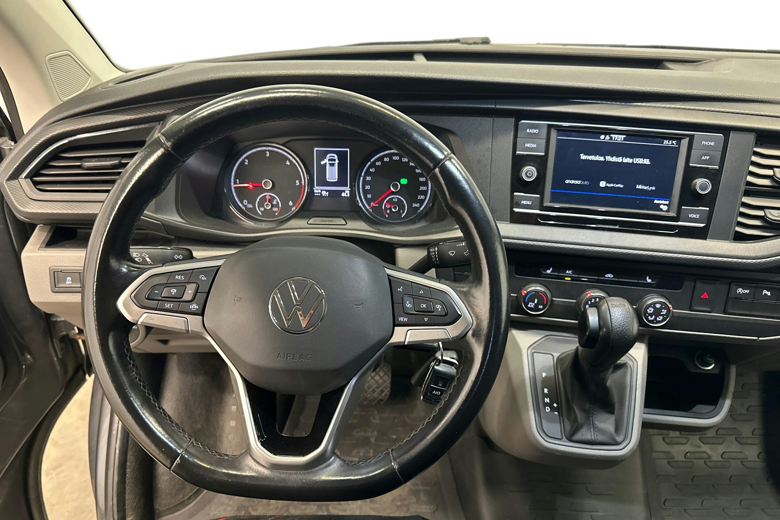 harmaa Volkswagen Transporter 2021 kuva 7.