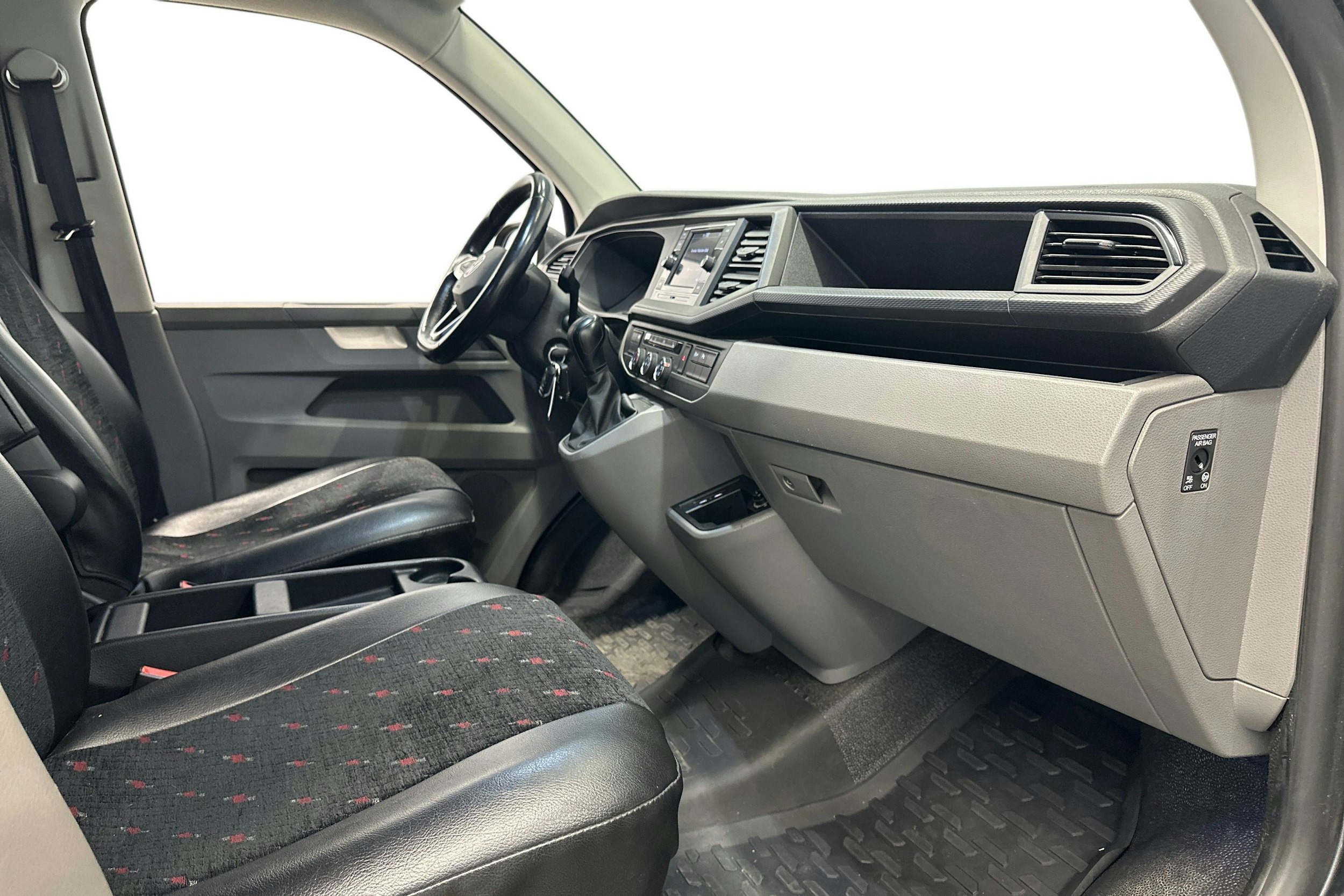 harmaa Volkswagen Transporter 2021 kuva 9.