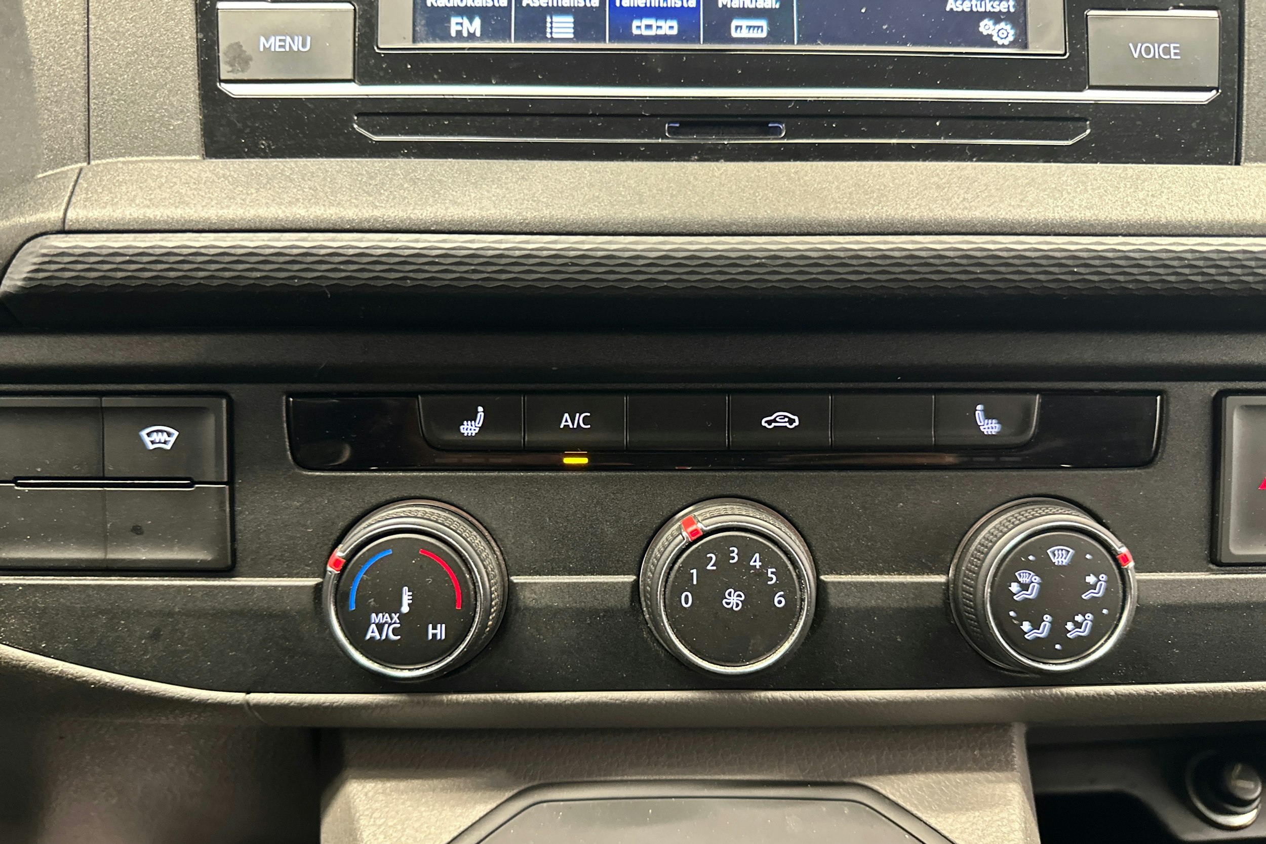 harmaa Volkswagen Transporter 2021 kuva 14.