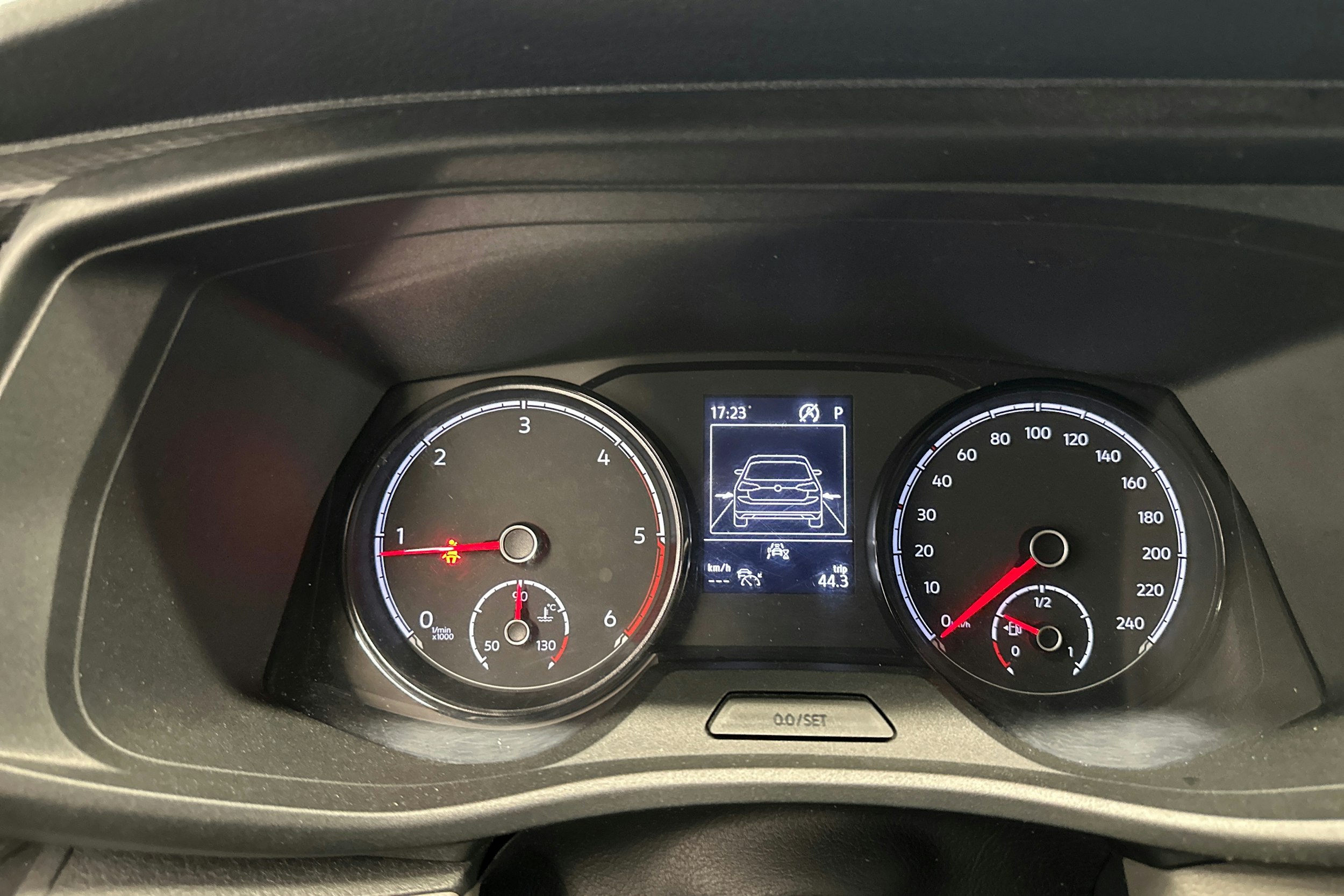 harmaa Volkswagen Transporter 2021 kuva 15.