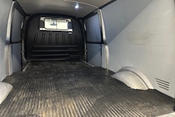 harmaa Volkswagen Transporter 2021 kuva 24.