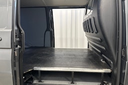 harmaa Volkswagen Transporter 2021 kuva 27.