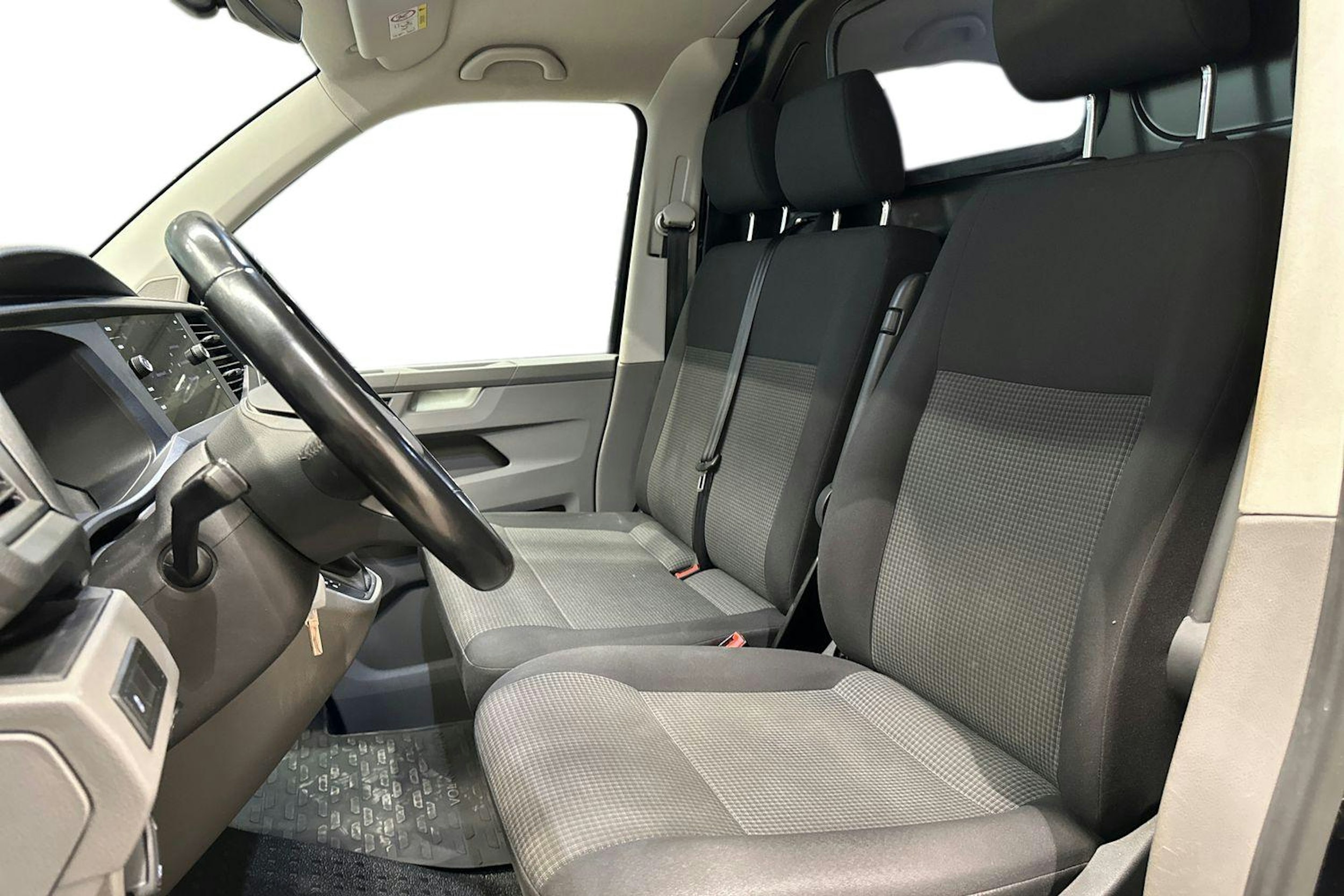 Musta Volkswagen TRANSPORTER 2021 kuva 10.