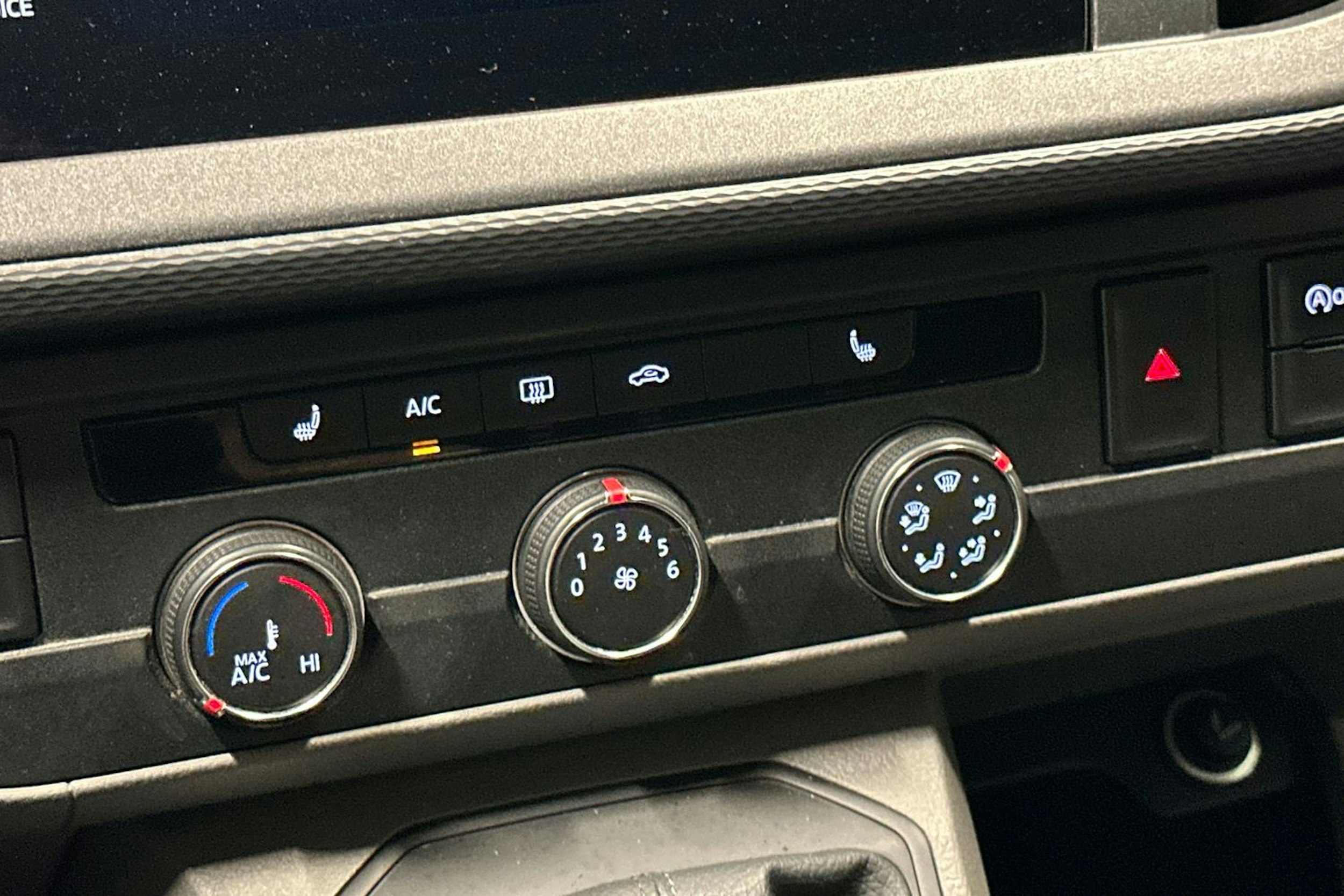 Musta Volkswagen TRANSPORTER 2021 kuva 24.