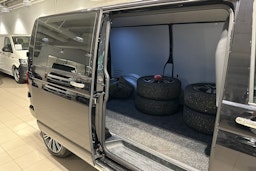 Musta Volkswagen TRANSPORTER 2021 kuva 28.