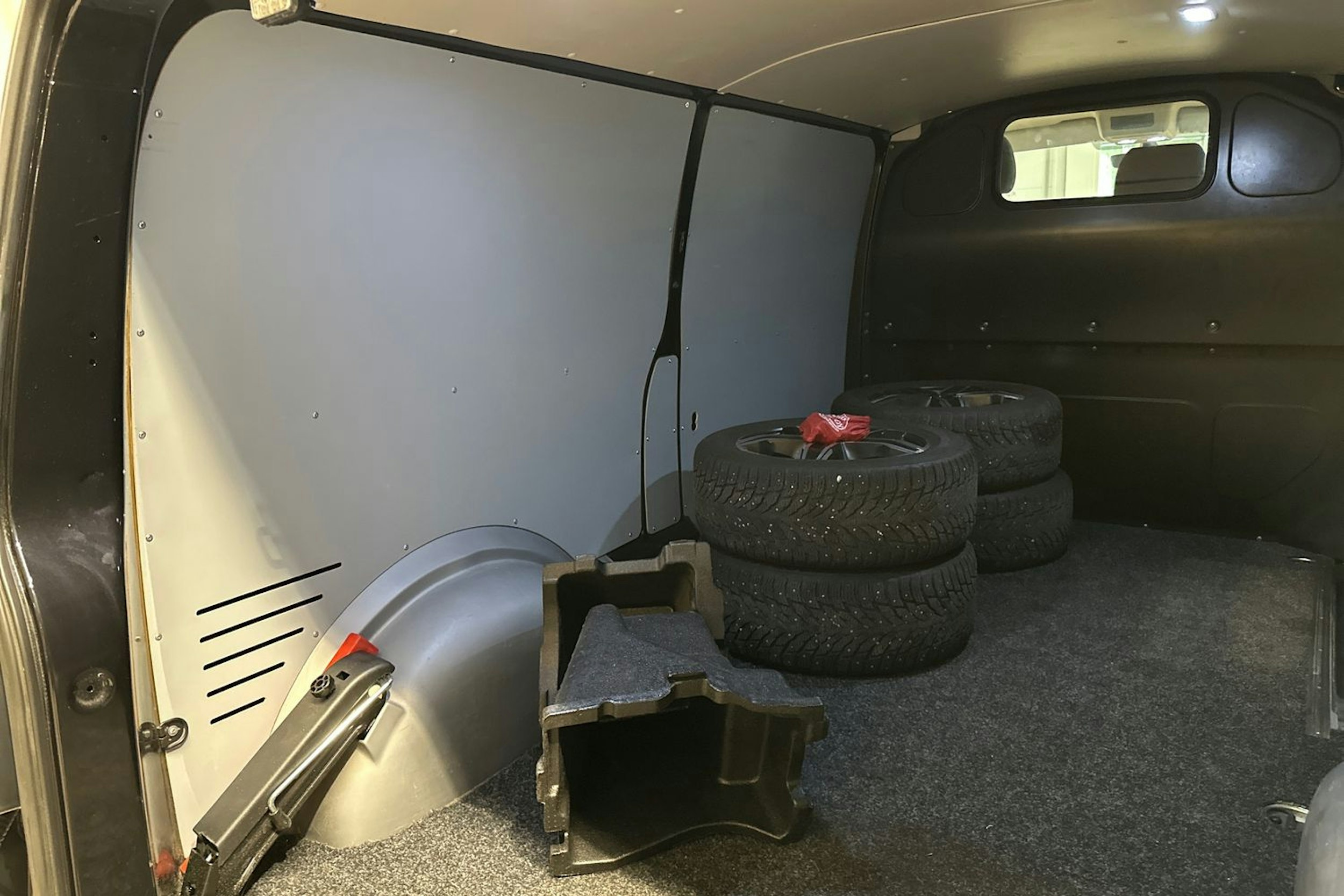 Musta Volkswagen TRANSPORTER 2021 kuva 34.