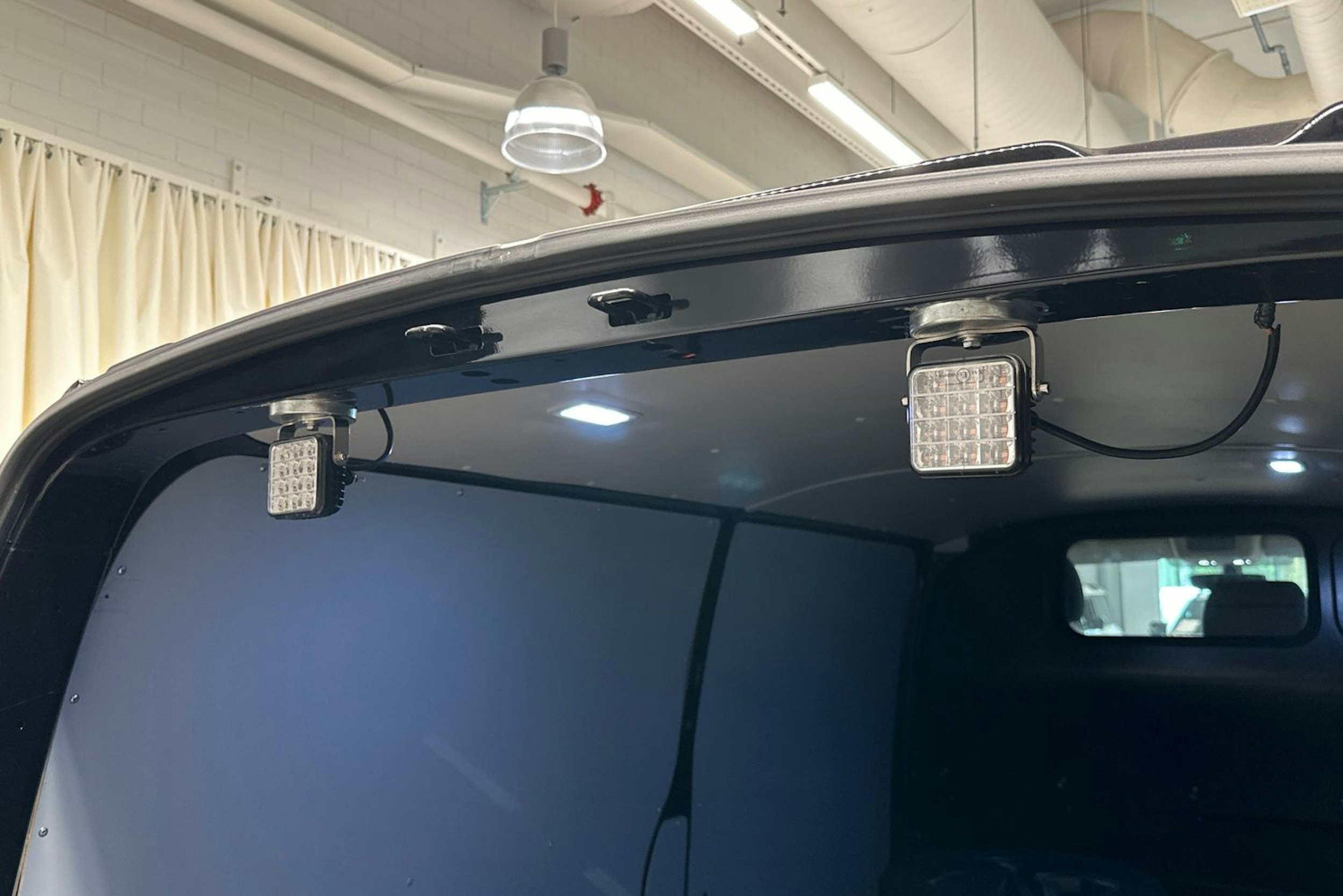 Musta Volkswagen TRANSPORTER 2021 kuva 36.