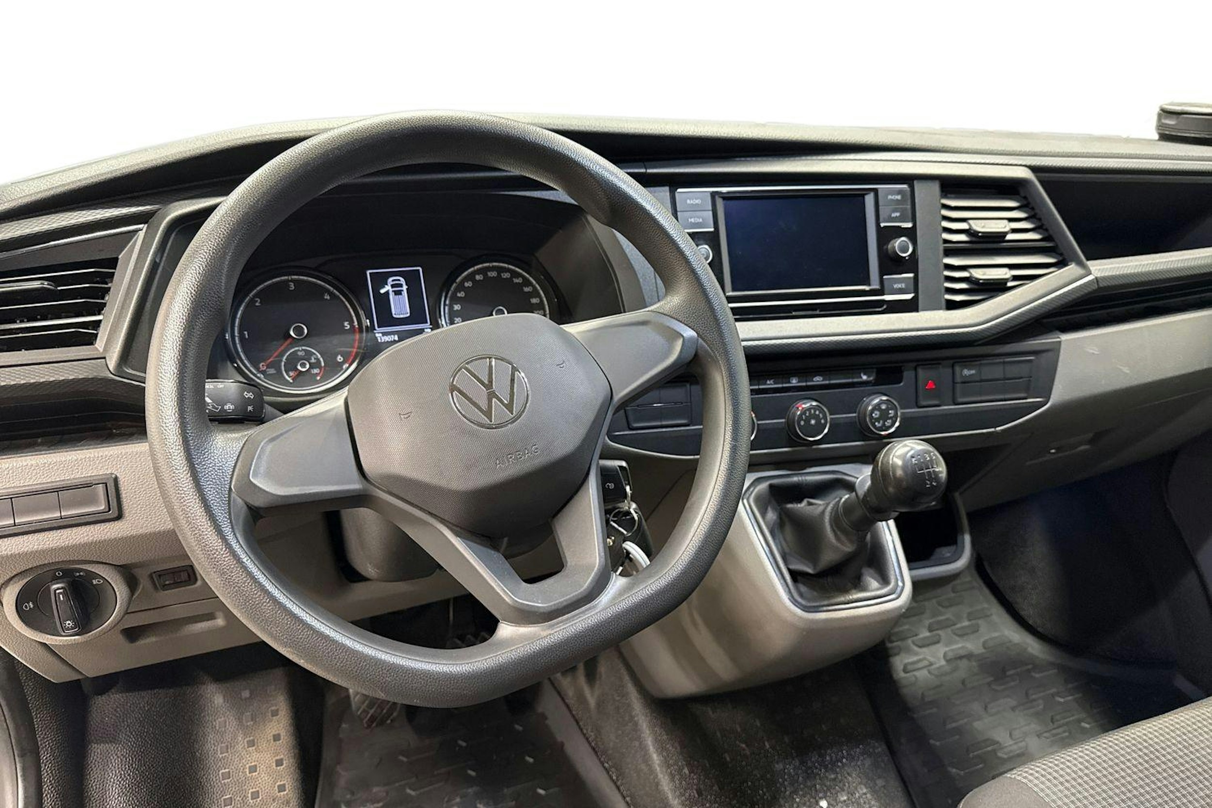 valkoinen Volkswagen Transporter 2021 kuva 9.