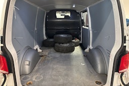 valkoinen Volkswagen Transporter 2021 kuva 14.