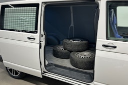 valkoinen Volkswagen Transporter 2021 kuva 20.