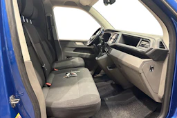 sininen Volkswagen Transporter 2022 kuva 11.
