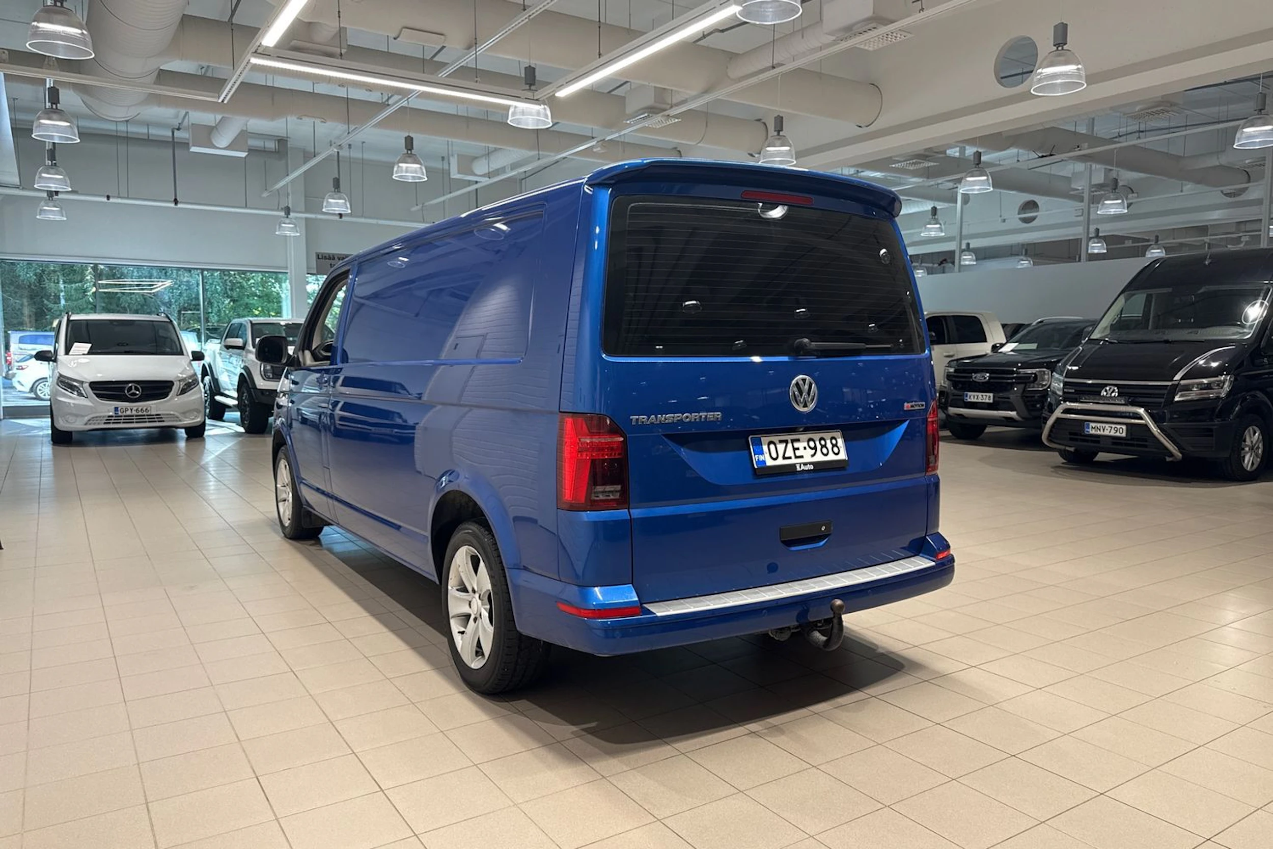sininen Volkswagen Transporter 2022 kuva 15.