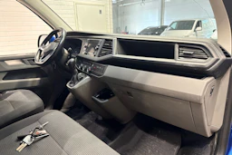 sininen Volkswagen Transporter 2022 kuva 18.