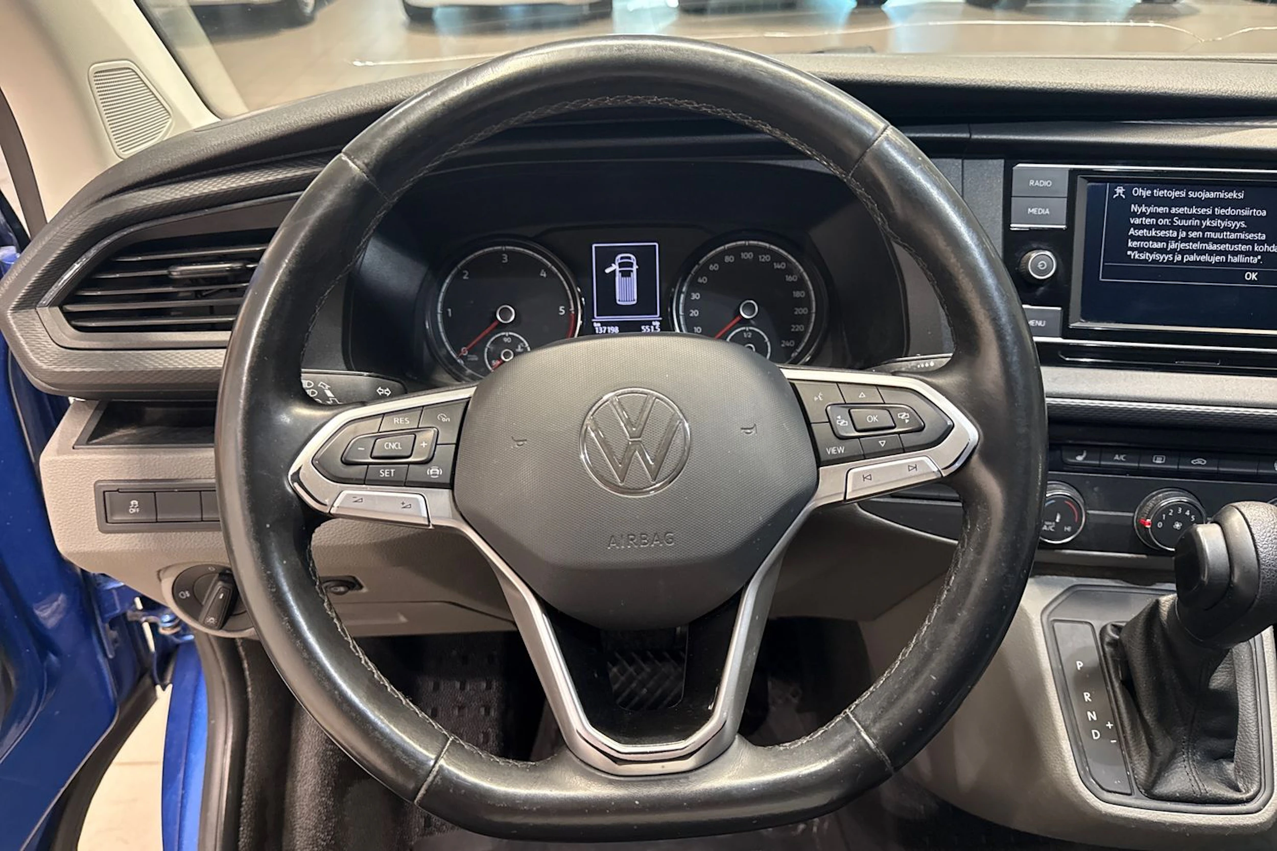 sininen Volkswagen Transporter 2022 kuva 19.