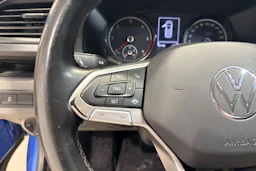 sininen Volkswagen Transporter 2022 kuva 20.