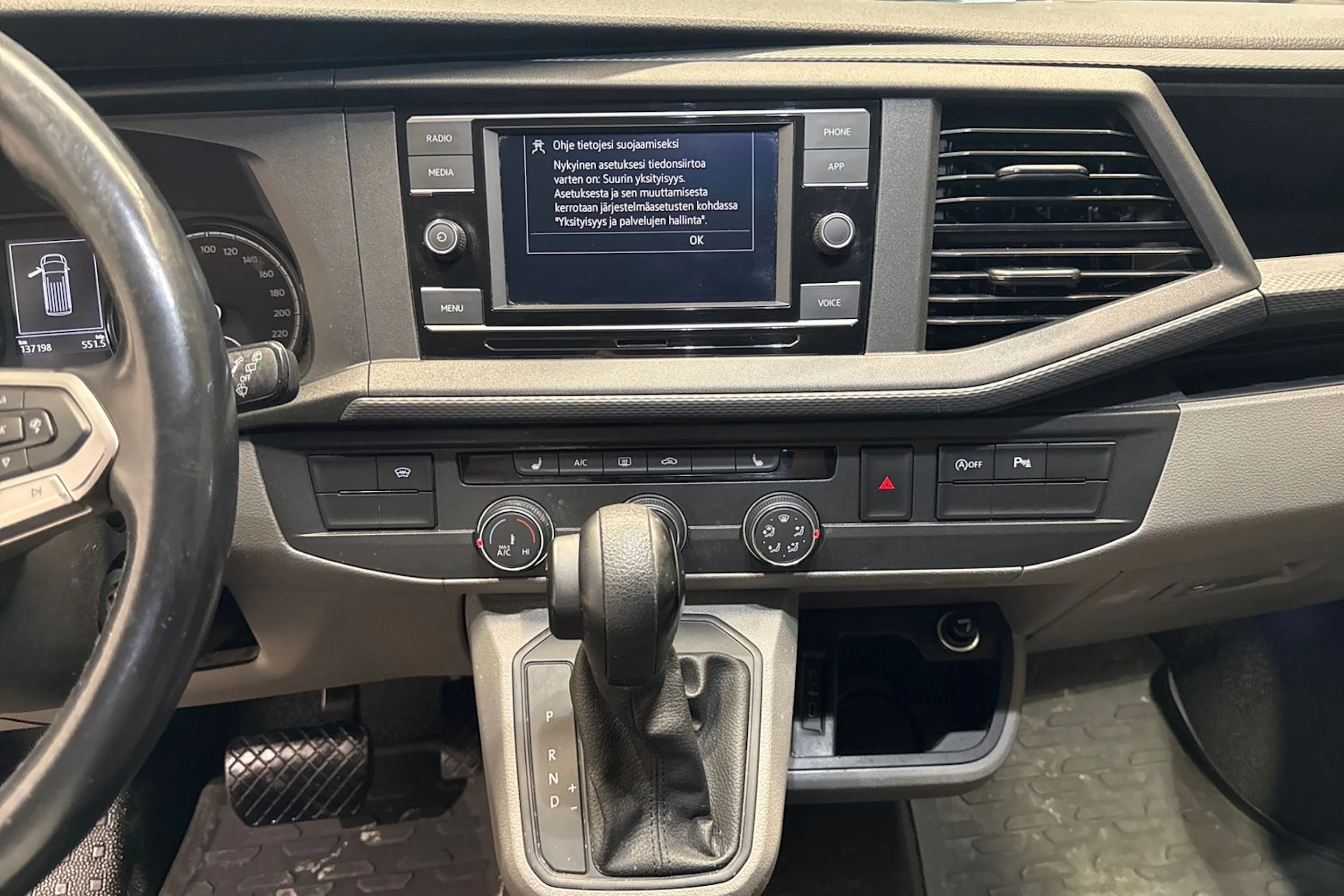 sininen Volkswagen Transporter 2022 kuva 22.