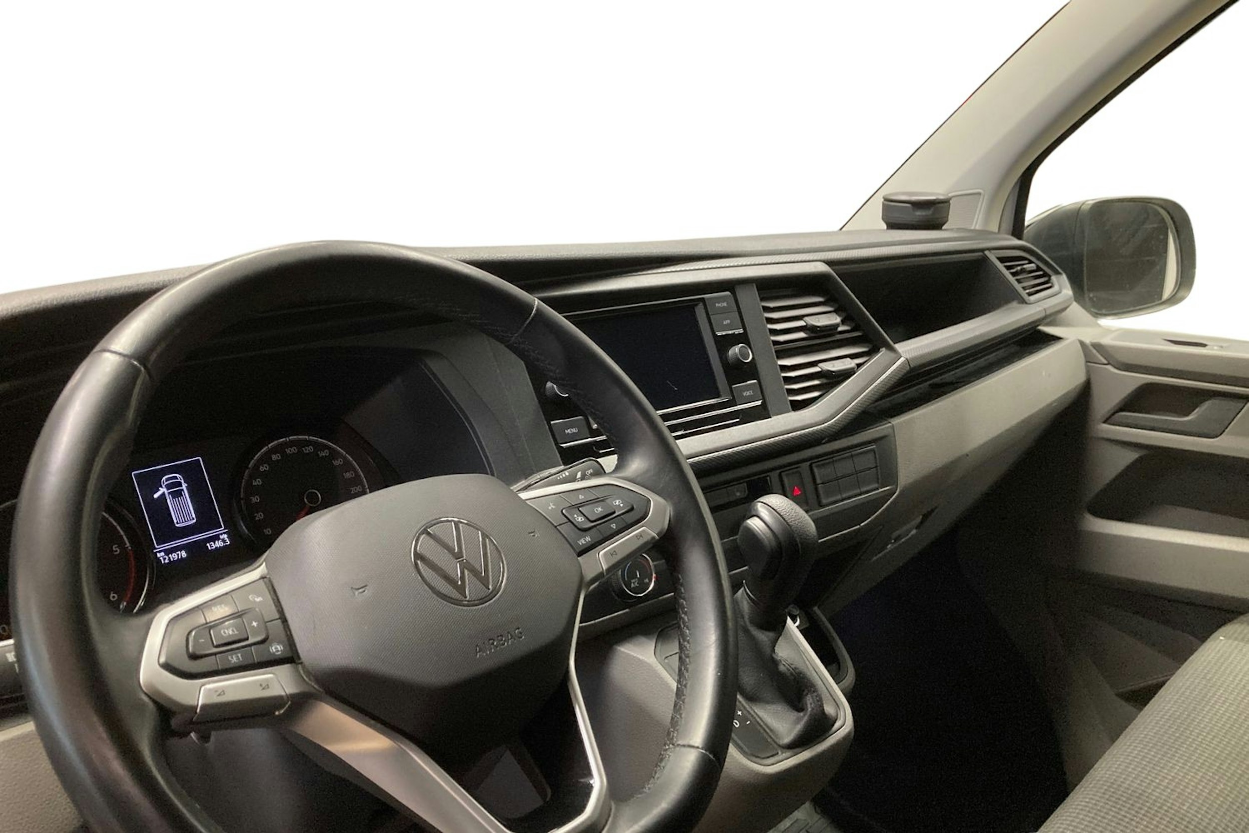 valkoinen Volkswagen Transporter 2021 kuva 9.