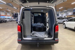 valkoinen Volkswagen Transporter 2021 kuva 13.