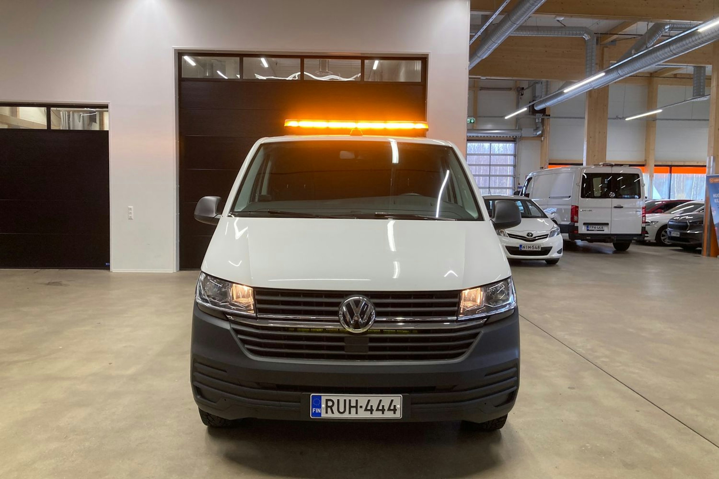 valkoinen Volkswagen Transporter 2021 kuva 14.