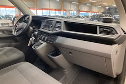 valkoinen Volkswagen Transporter 2021 kuva 15.