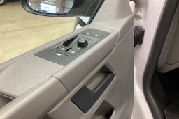 valkoinen Volkswagen Transporter 2021 kuva 17.