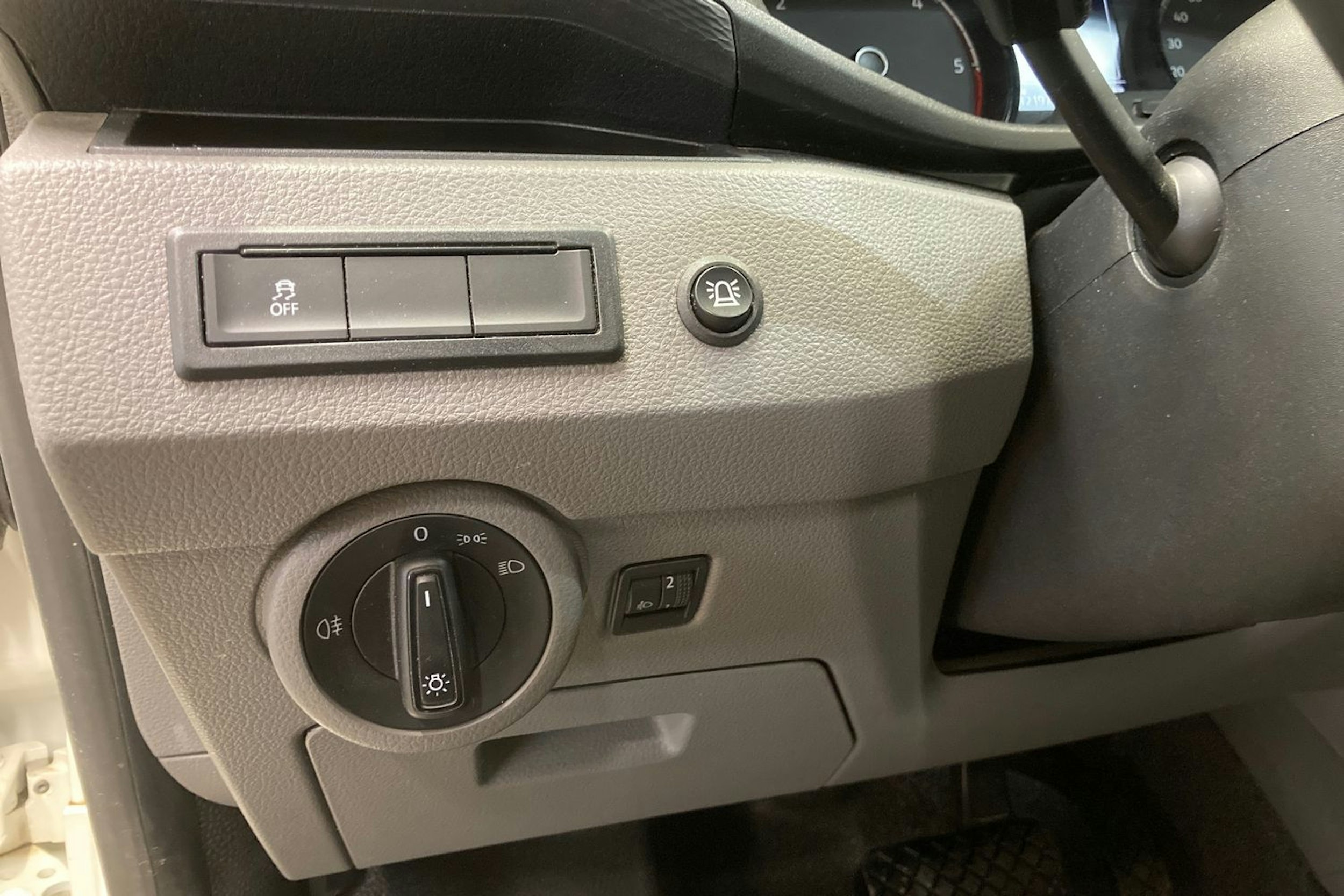 valkoinen Volkswagen Transporter 2021 kuva 18.