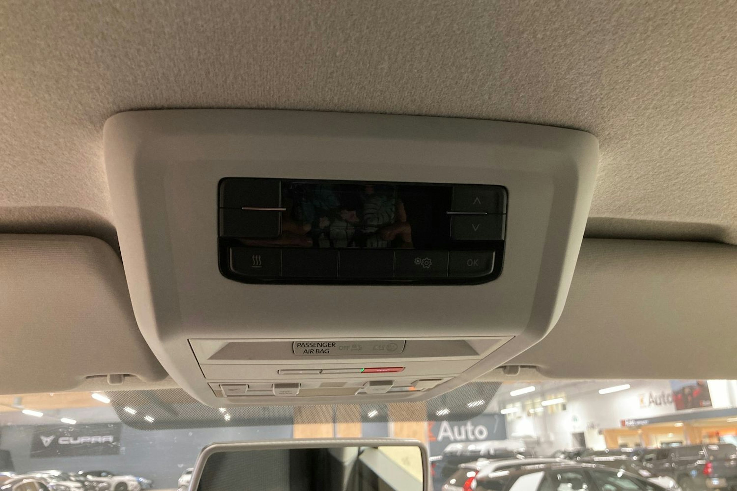 valkoinen Volkswagen Transporter 2021 kuva 22.