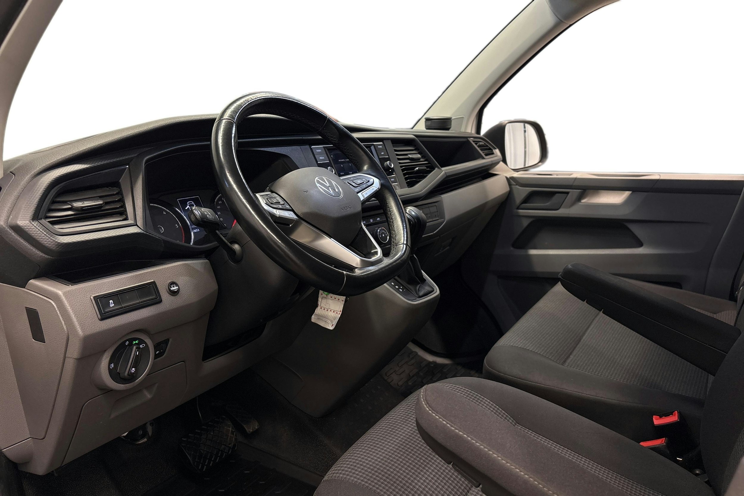 valkoinen Volkswagen Transporter 2021 kuva 6.