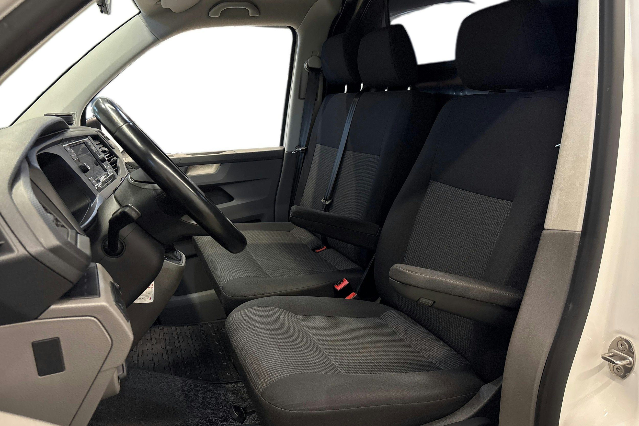 valkoinen Volkswagen Transporter 2021 kuva 8.