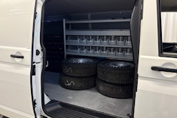 valkoinen Volkswagen Transporter 2021 kuva 11.