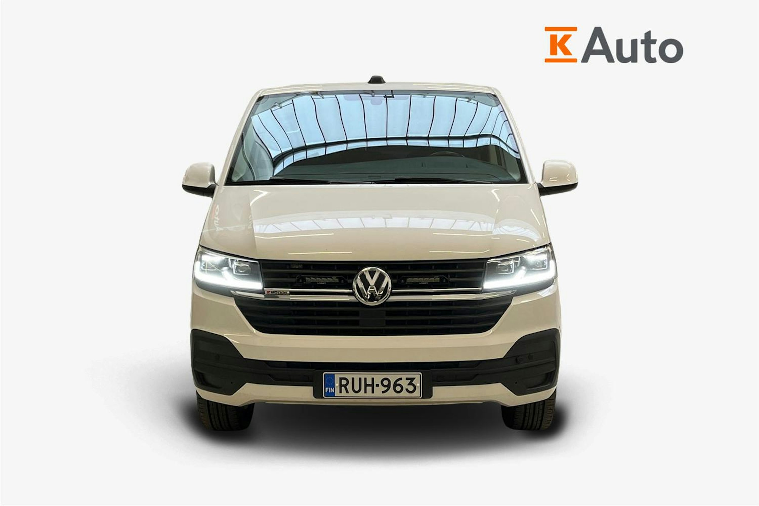 valkoinen Volkswagen Transporter 2021 kuva 4.