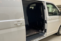 valkoinen Volkswagen Transporter 2021 kuva 11.