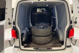 valkoinen Volkswagen Transporter 2021 kuva 12.