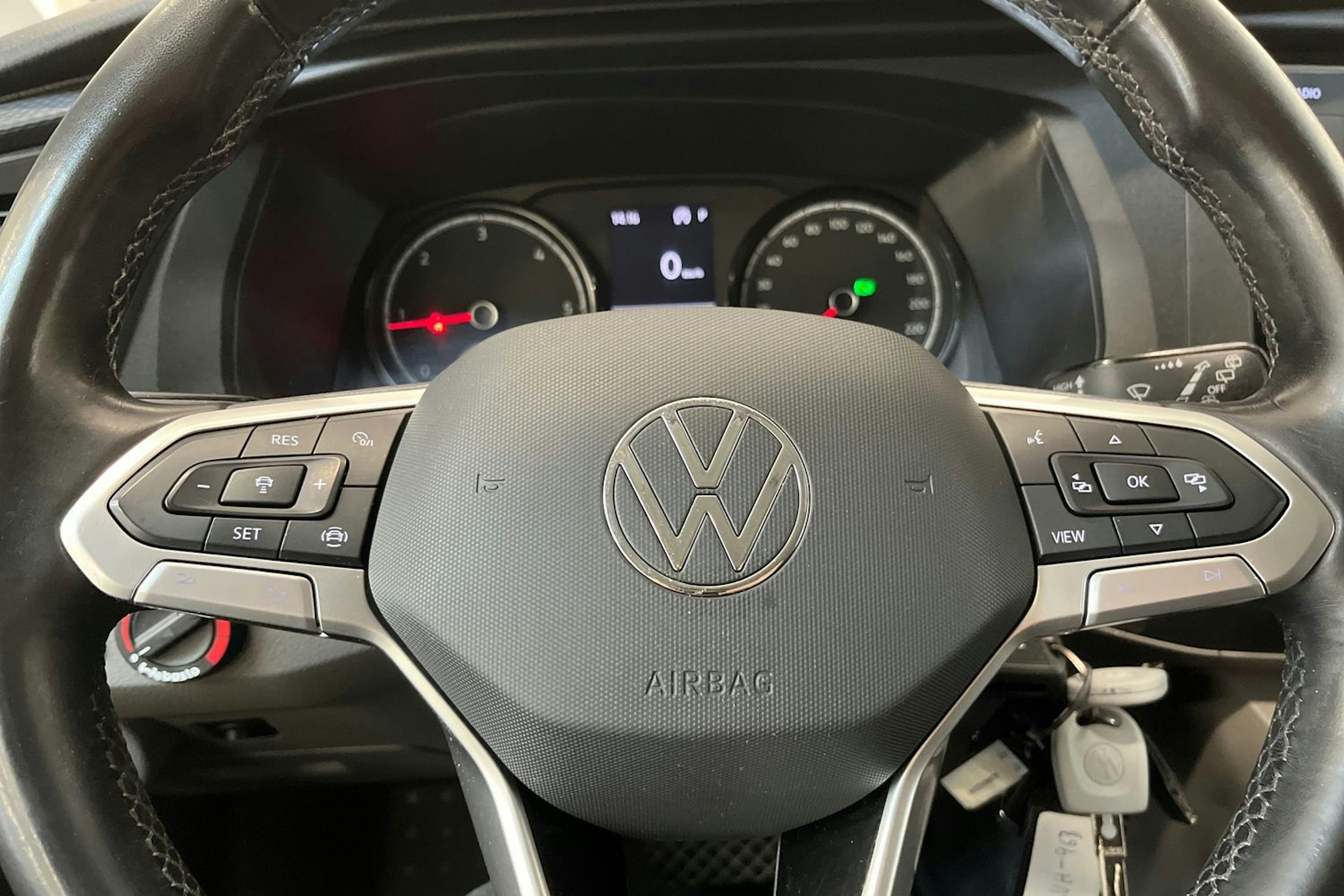 valkoinen Volkswagen Transporter 2021 kuva 14.