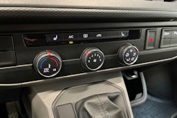 valkoinen Volkswagen Transporter 2021 kuva 15.