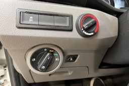 valkoinen Volkswagen Transporter 2021 kuva 16.