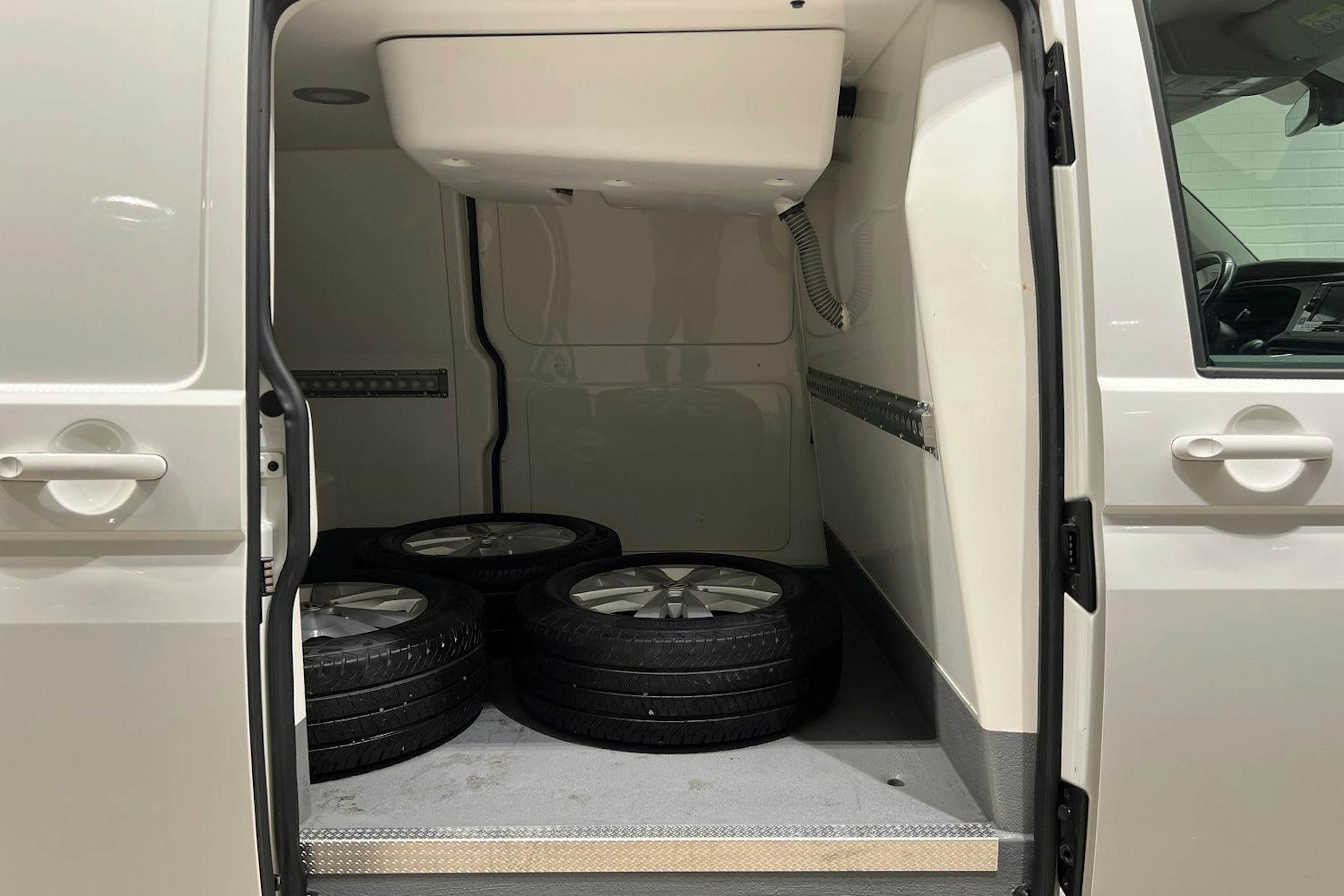 Valkoinen Volkswagen TRANSPORTER 2021 kuva 22.