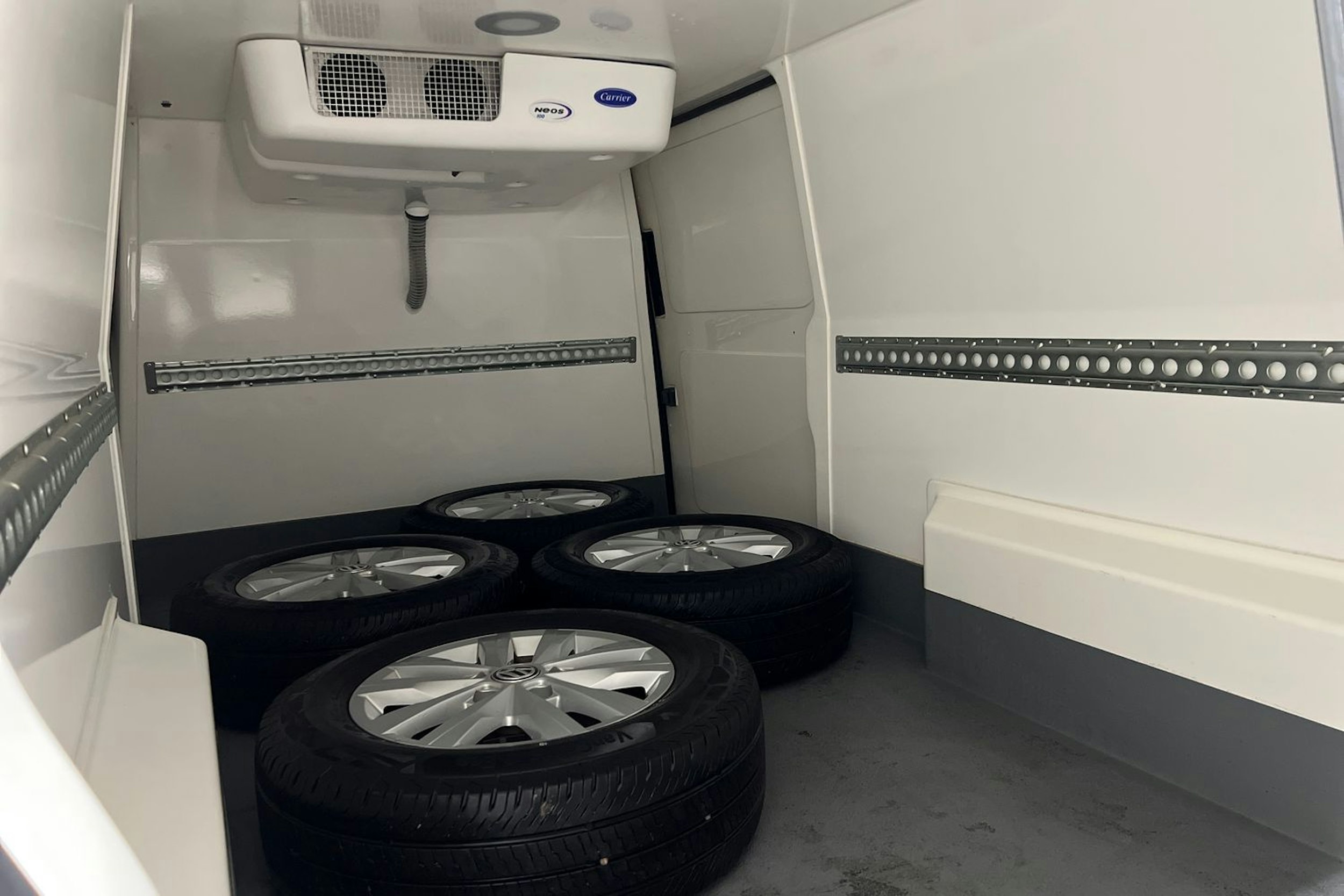 Valkoinen Volkswagen TRANSPORTER 2021 kuva 23.