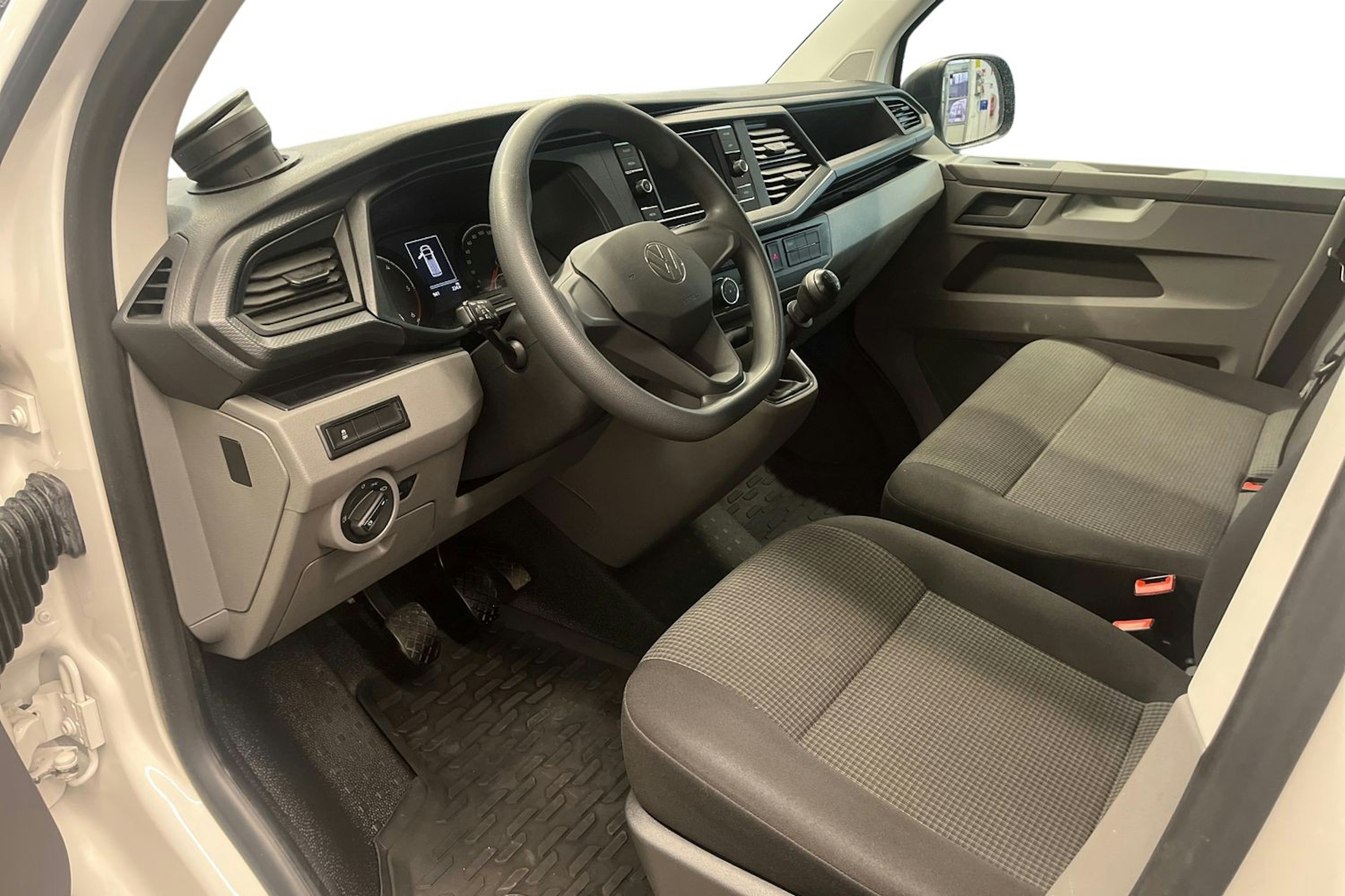valkoinen Volkswagen Transporter 2021 kuva 7.