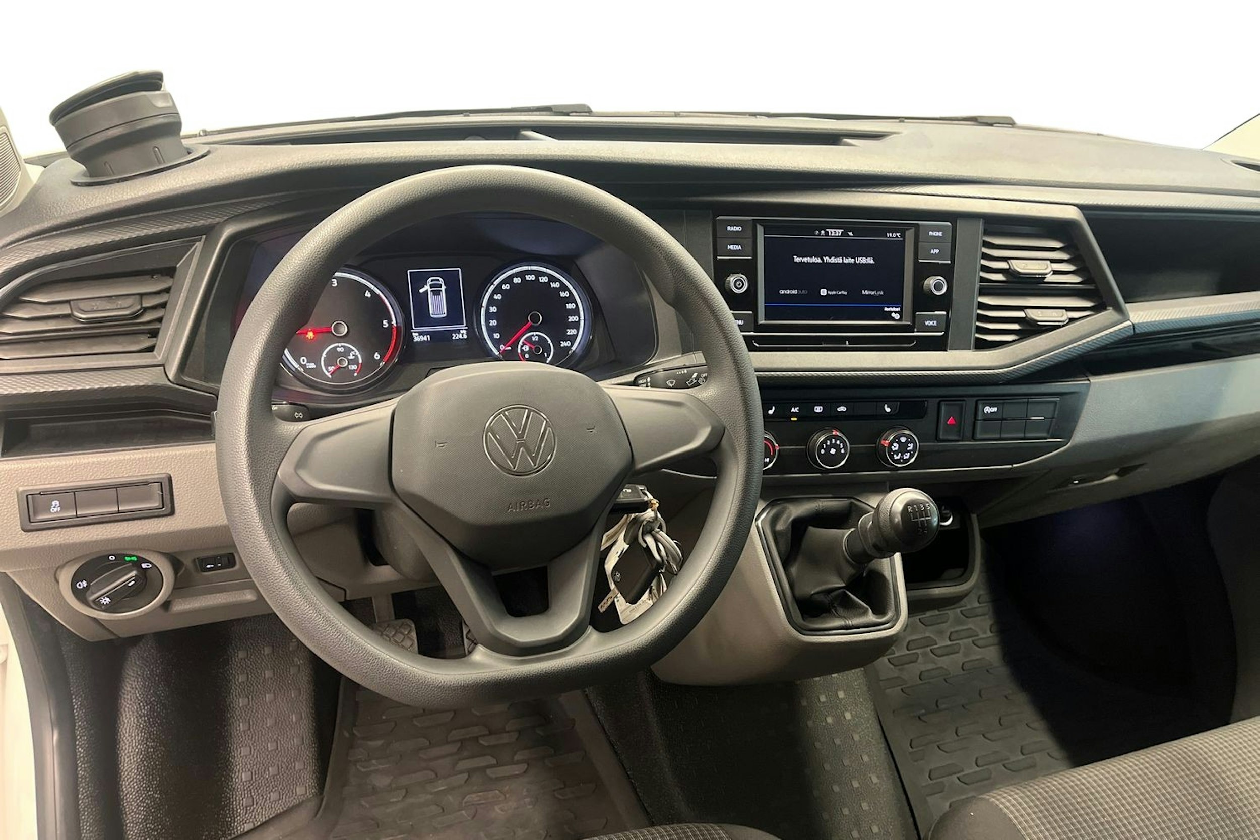 valkoinen Volkswagen Transporter 2021 kuva 9.