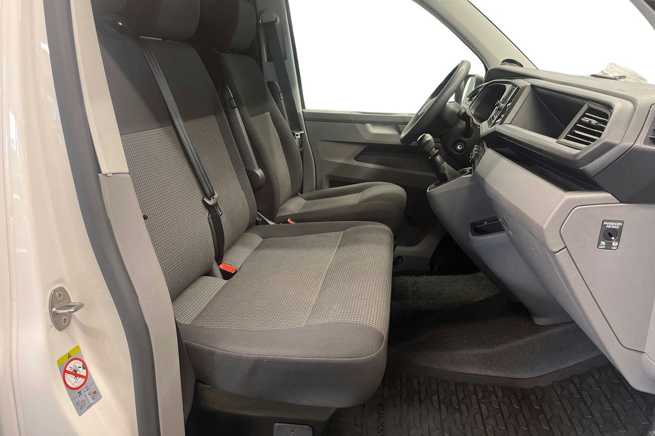 valkoinen Volkswagen Transporter 2021 kuva 10.