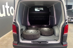 valkoinen Volkswagen Transporter 2021 kuva 15.