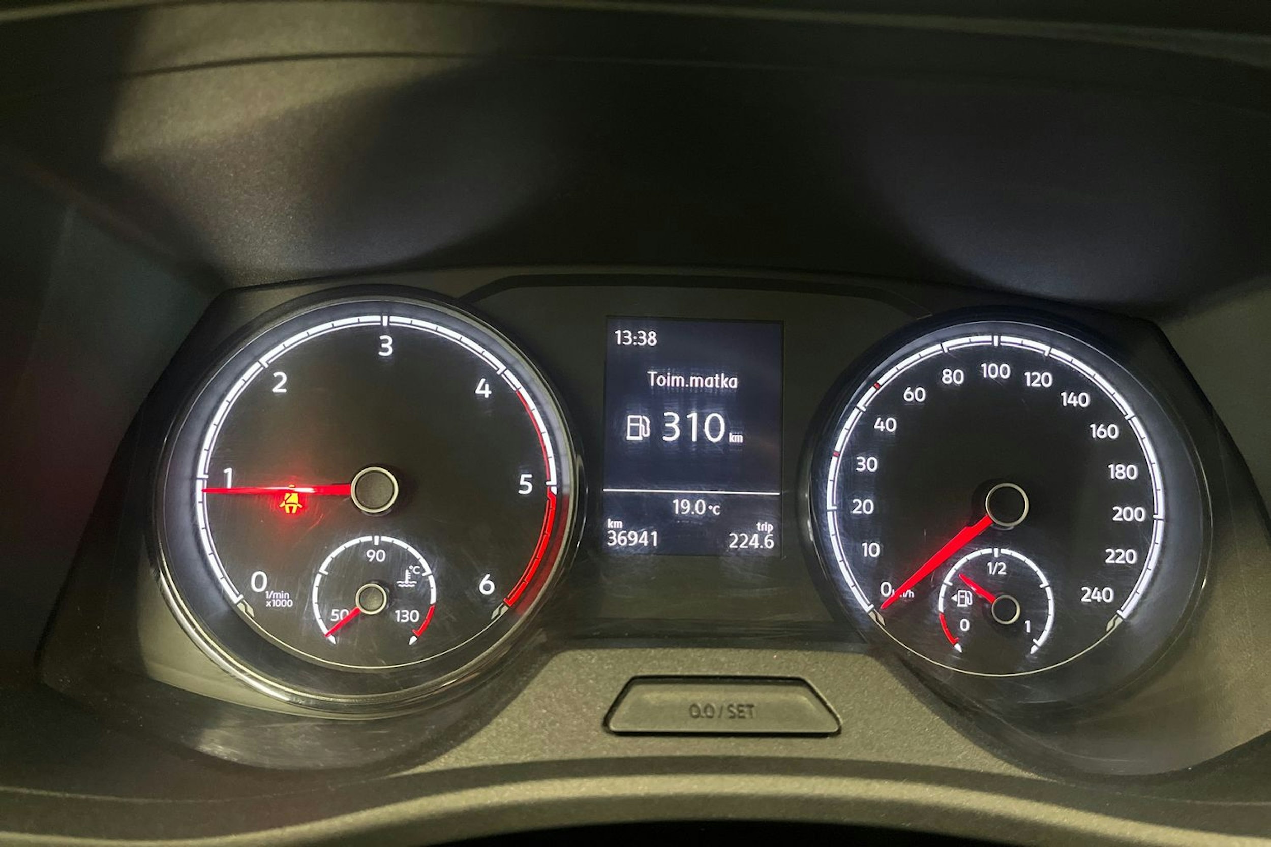 valkoinen Volkswagen Transporter 2021 kuva 18.