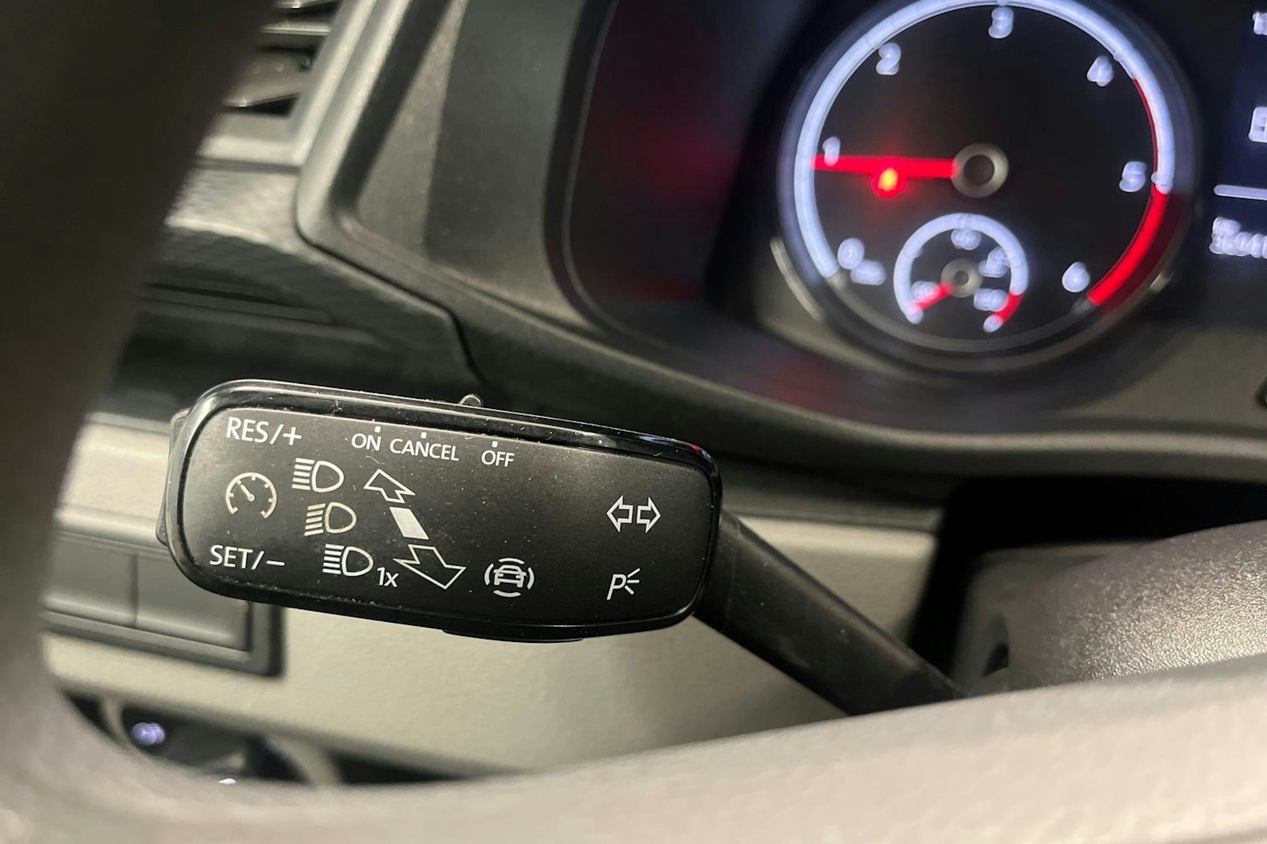 valkoinen Volkswagen Transporter 2021 kuva 19.