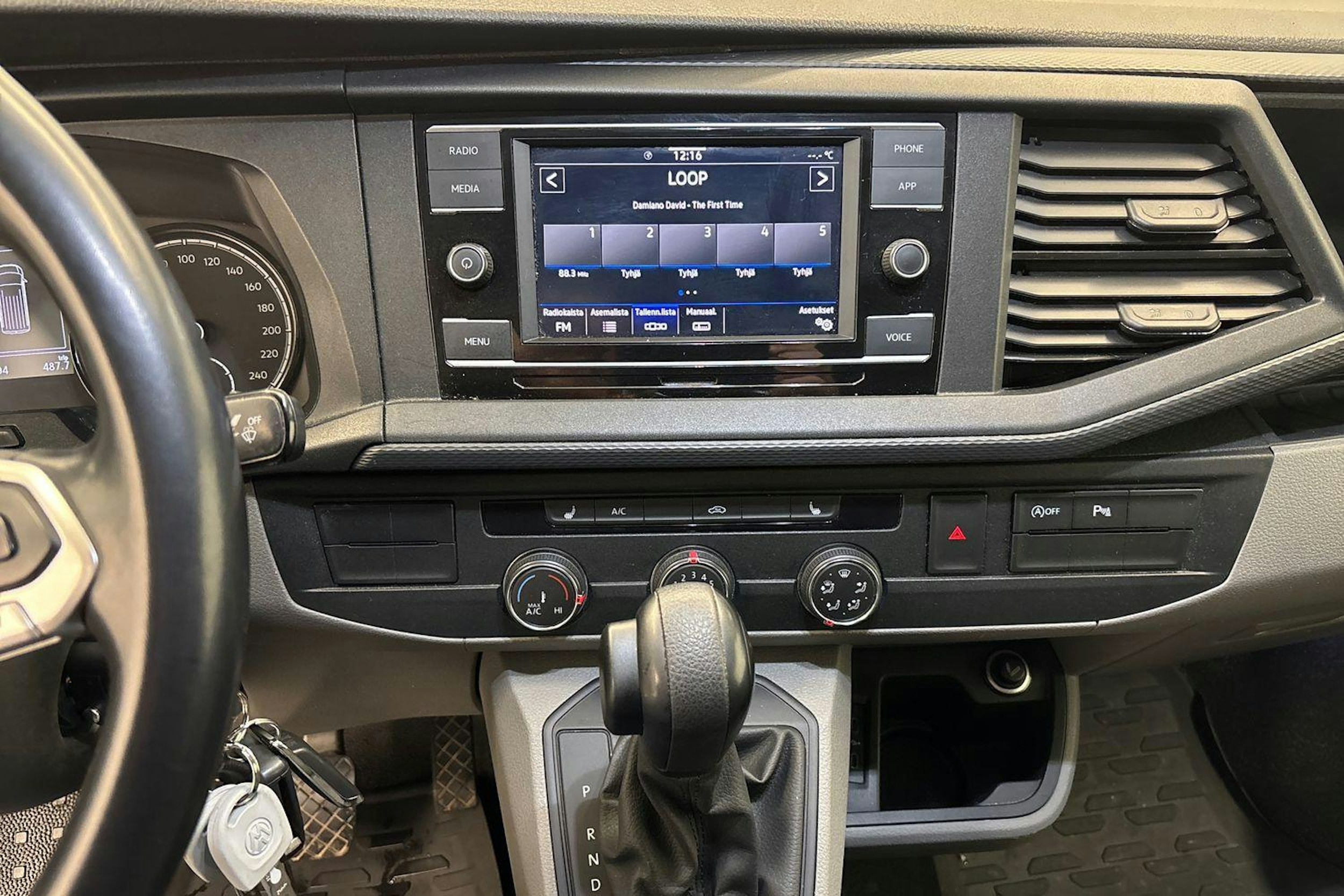 musta Volkswagen Transporter 2021 kuva 7.