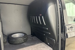 musta Volkswagen Transporter 2021 kuva 14.