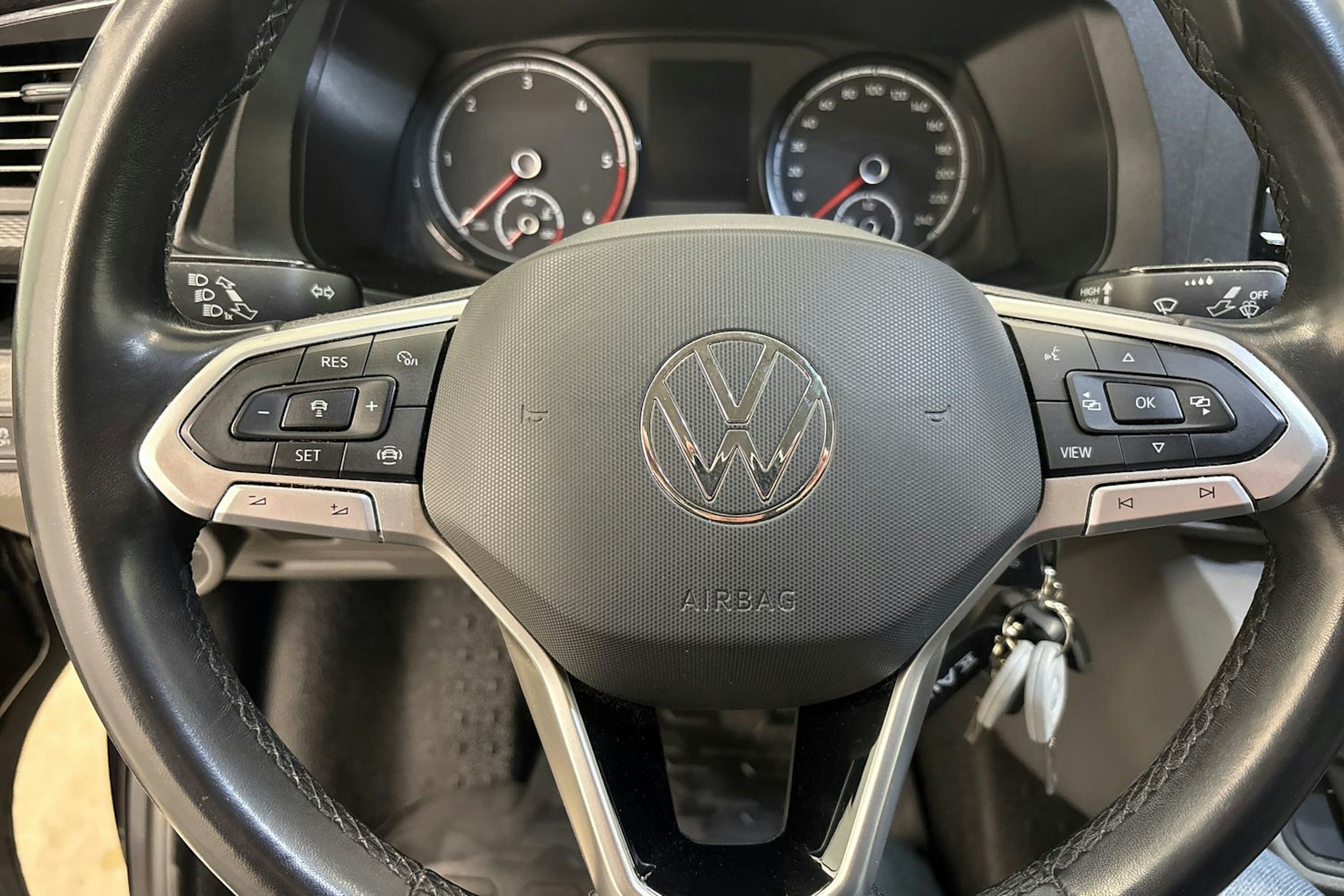 musta Volkswagen Transporter 2021 kuva 15.