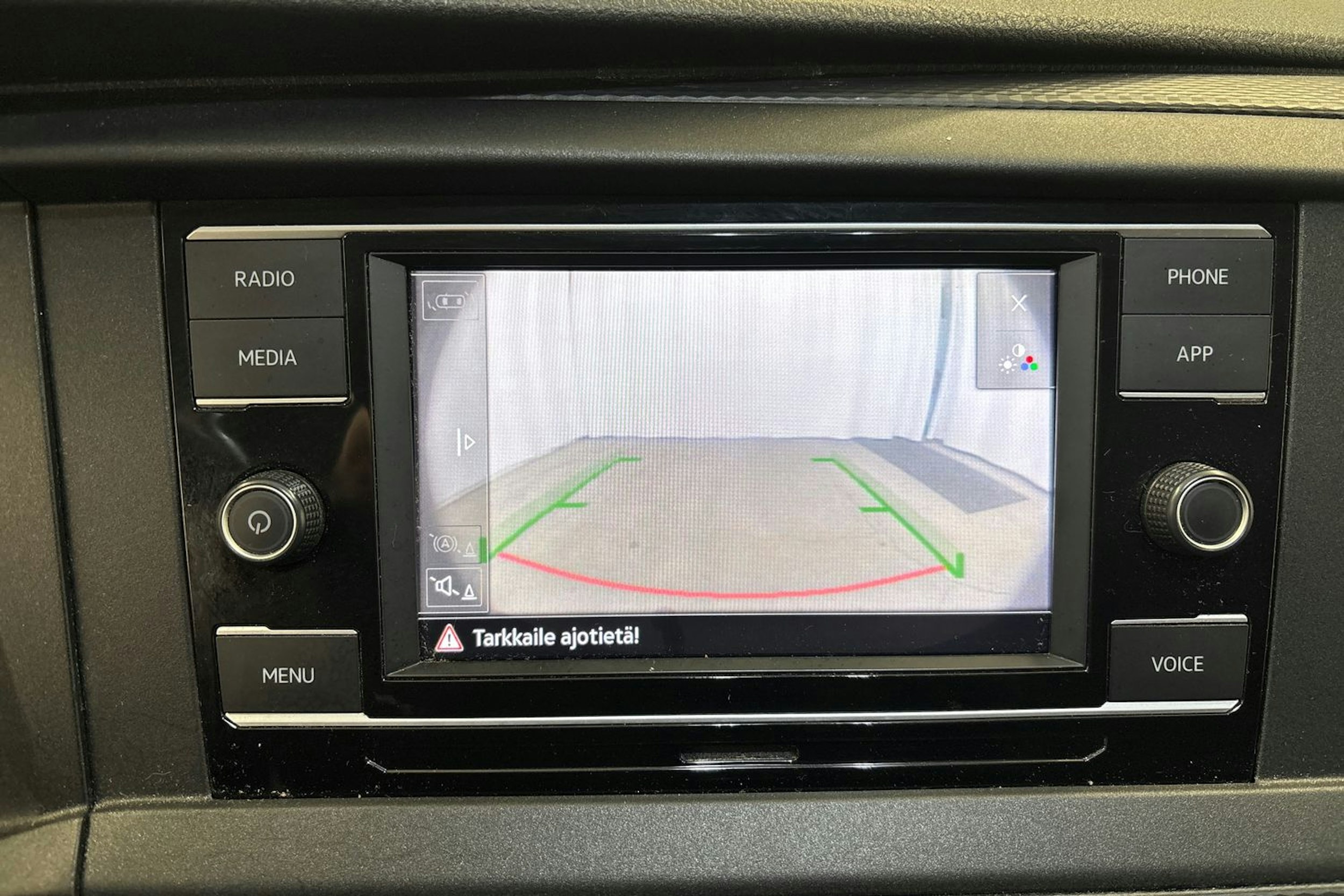 musta Volkswagen Transporter 2021 kuva 17.